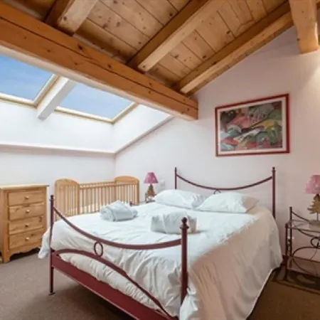 Chalet Idyllique Dans Le Quartier Les Bois De La Station بيت للعطل *